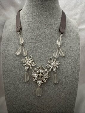 Vintage Style Statement Crystal Floral Bib Necklace & Drop Earrings Set